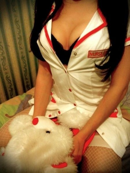 Я страстная брюнетка с шикарной фигурой и нежной кожей. Приглашу к себе в атмосферное убежище, где ты позабудешь обо всех проблемах и окунешься в мир страсти и наслаждения. Только для тебя! 18103, 20 лет